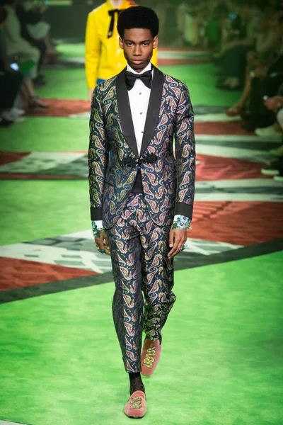 Look 25